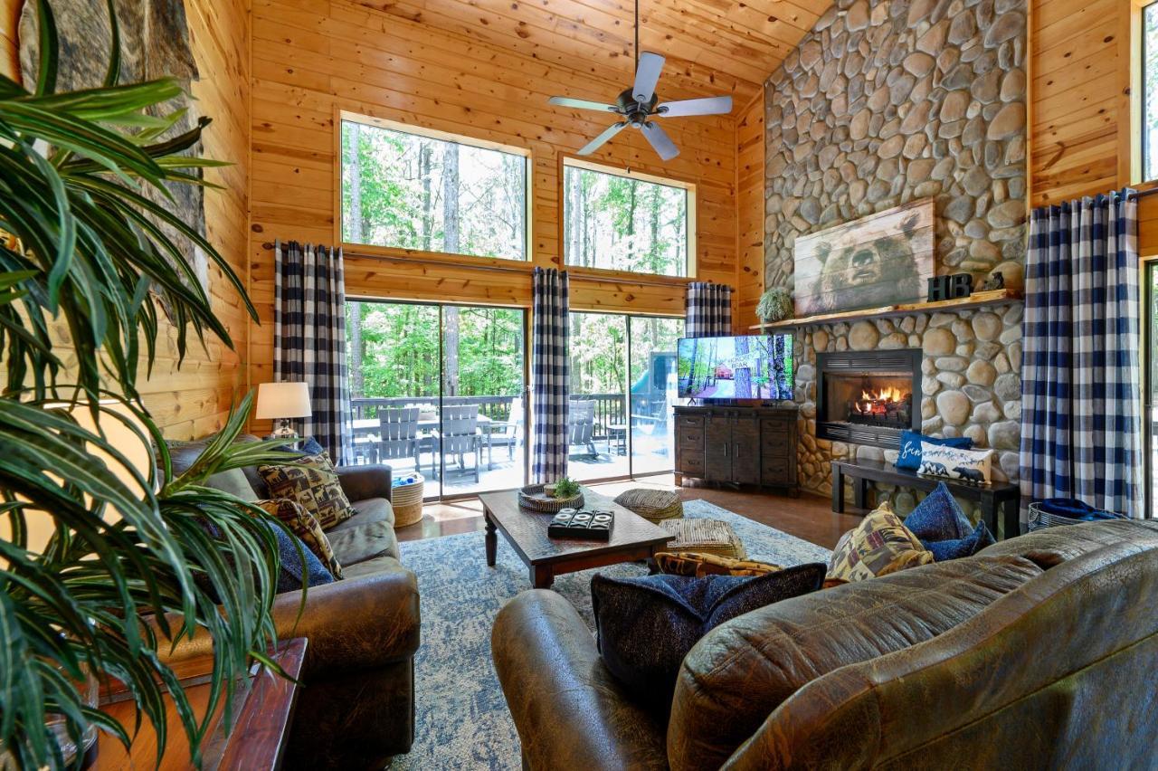Hickory Bear - Cabin Surrounded By Pines, Sleeps 10, Hot Tub, Fire Pit, Arcade, Foosball Table & Deck Slide Broken Bow Ngoại thất bức ảnh