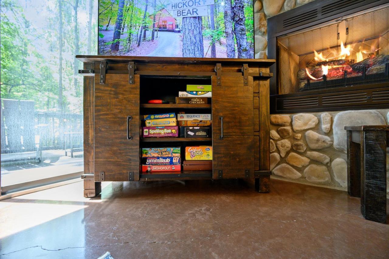 Hickory Bear - Cabin Surrounded By Pines, Sleeps 10, Hot Tub, Fire Pit, Arcade, Foosball Table & Deck Slide Broken Bow Ngoại thất bức ảnh
