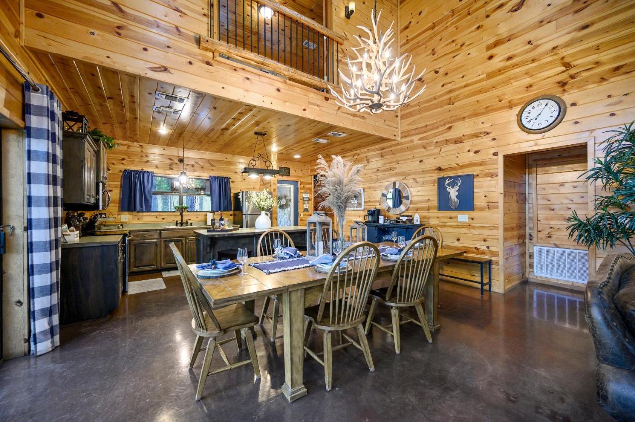 Hickory Bear - Cabin Surrounded By Pines, Sleeps 10, Hot Tub, Fire Pit, Arcade, Foosball Table & Deck Slide Broken Bow Ngoại thất bức ảnh