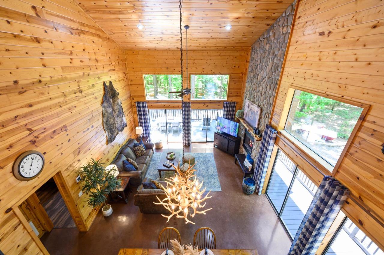 Hickory Bear - Cabin Surrounded By Pines, Sleeps 10, Hot Tub, Fire Pit, Arcade, Foosball Table & Deck Slide Broken Bow Ngoại thất bức ảnh