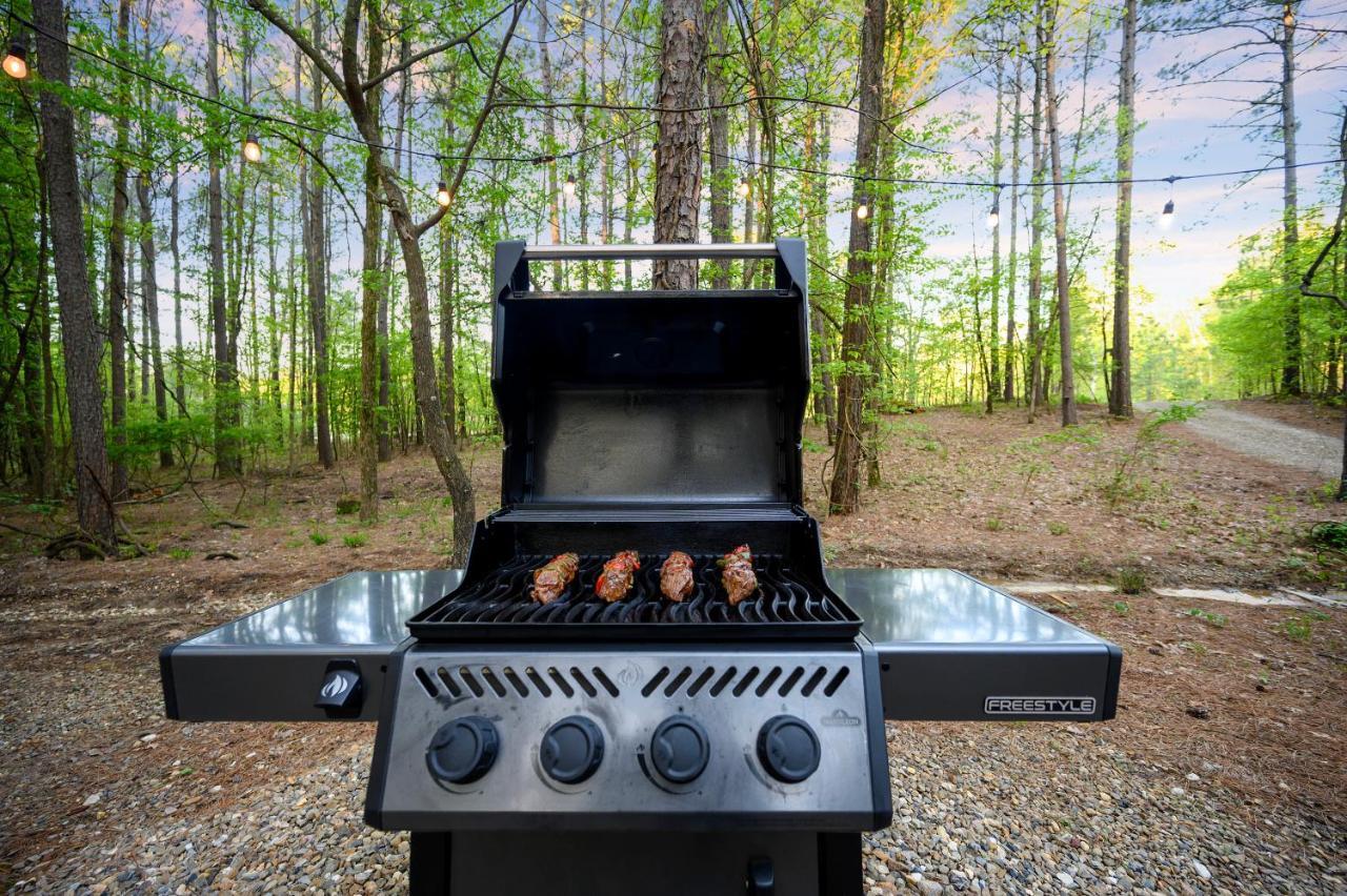 Hickory Bear - Cabin Surrounded By Pines, Sleeps 10, Hot Tub, Fire Pit, Arcade, Foosball Table & Deck Slide Broken Bow Ngoại thất bức ảnh