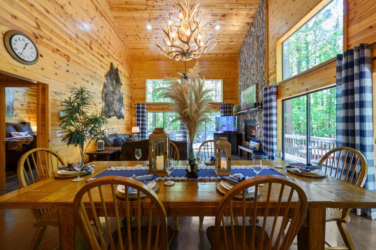 Hickory Bear - Cabin Surrounded By Pines, Sleeps 10, Hot Tub, Fire Pit, Arcade, Foosball Table & Deck Slide Broken Bow Ngoại thất bức ảnh