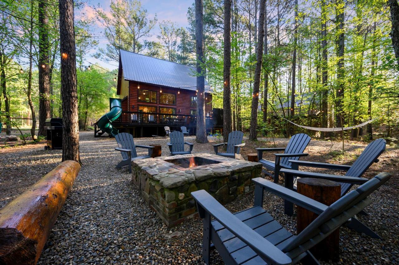 Hickory Bear - Cabin Surrounded By Pines, Sleeps 10, Hot Tub, Fire Pit, Arcade, Foosball Table & Deck Slide Broken Bow Ngoại thất bức ảnh