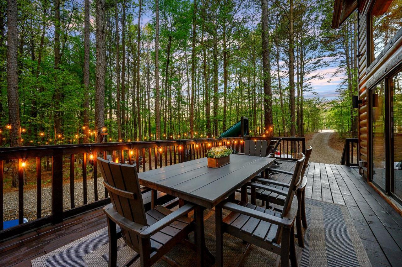 Hickory Bear - Cabin Surrounded By Pines, Sleeps 10, Hot Tub, Fire Pit, Arcade, Foosball Table & Deck Slide Broken Bow Ngoại thất bức ảnh