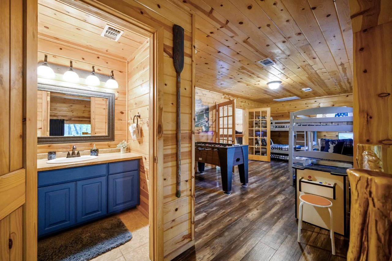 Hickory Bear - Cabin Surrounded By Pines, Sleeps 10, Hot Tub, Fire Pit, Arcade, Foosball Table & Deck Slide Broken Bow Ngoại thất bức ảnh