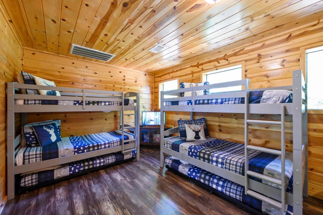 Hickory Bear - Cabin Surrounded By Pines, Sleeps 10, Hot Tub, Fire Pit, Arcade, Foosball Table & Deck Slide Broken Bow Ngoại thất bức ảnh