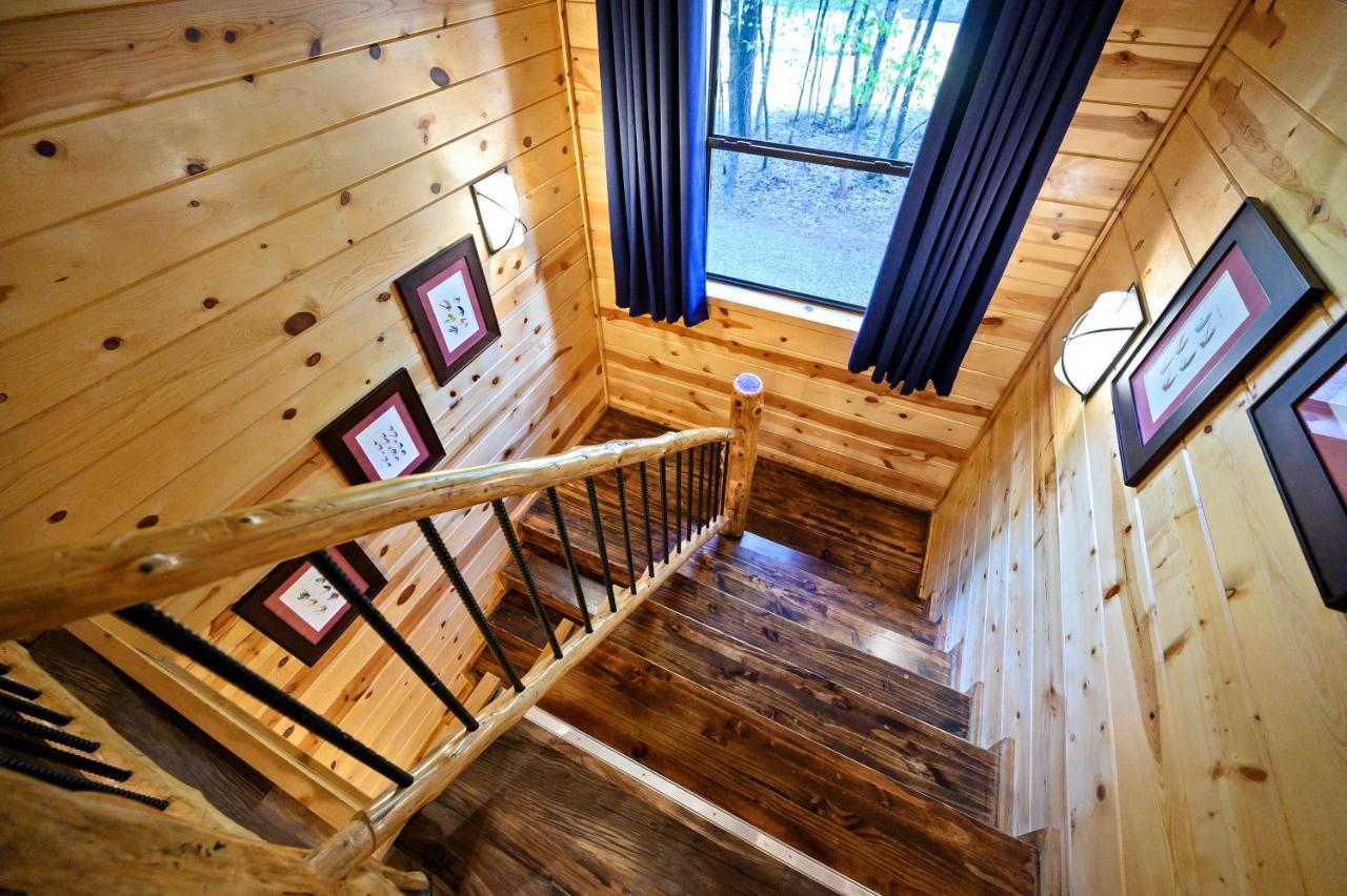 Hickory Bear - Cabin Surrounded By Pines, Sleeps 10, Hot Tub, Fire Pit, Arcade, Foosball Table & Deck Slide Broken Bow Ngoại thất bức ảnh