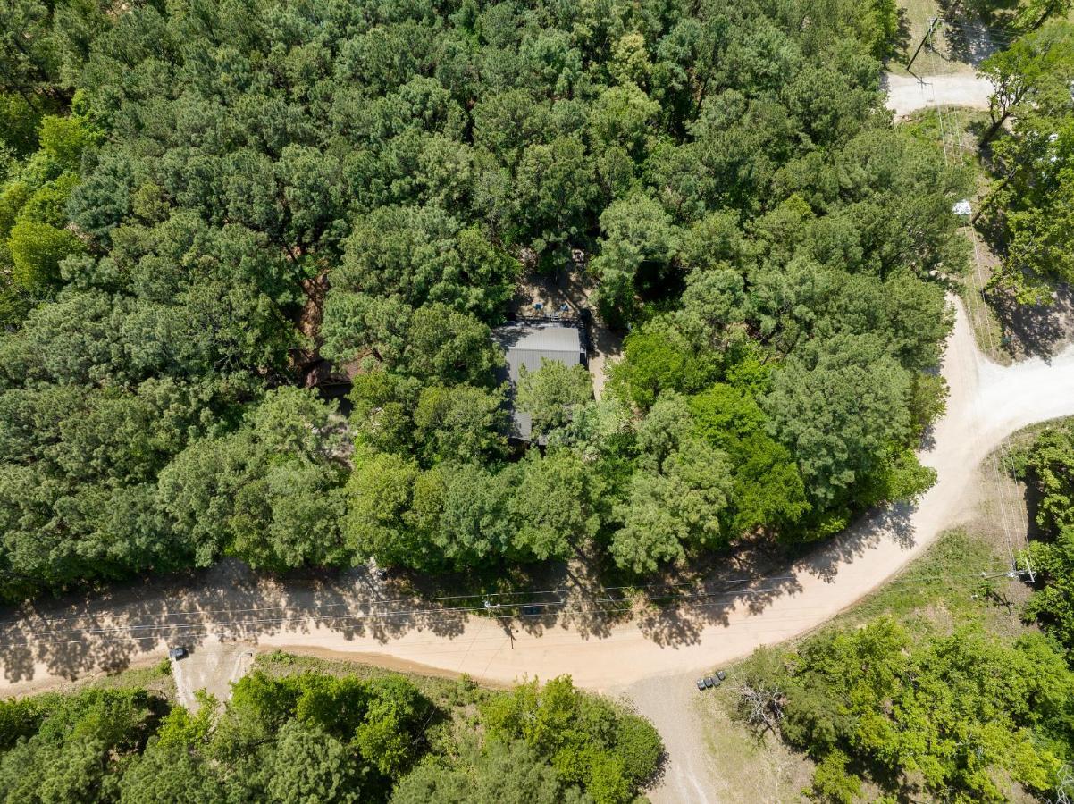 Hickory Bear - Cabin Surrounded By Pines, Sleeps 10, Hot Tub, Fire Pit, Arcade, Foosball Table & Deck Slide Broken Bow Ngoại thất bức ảnh