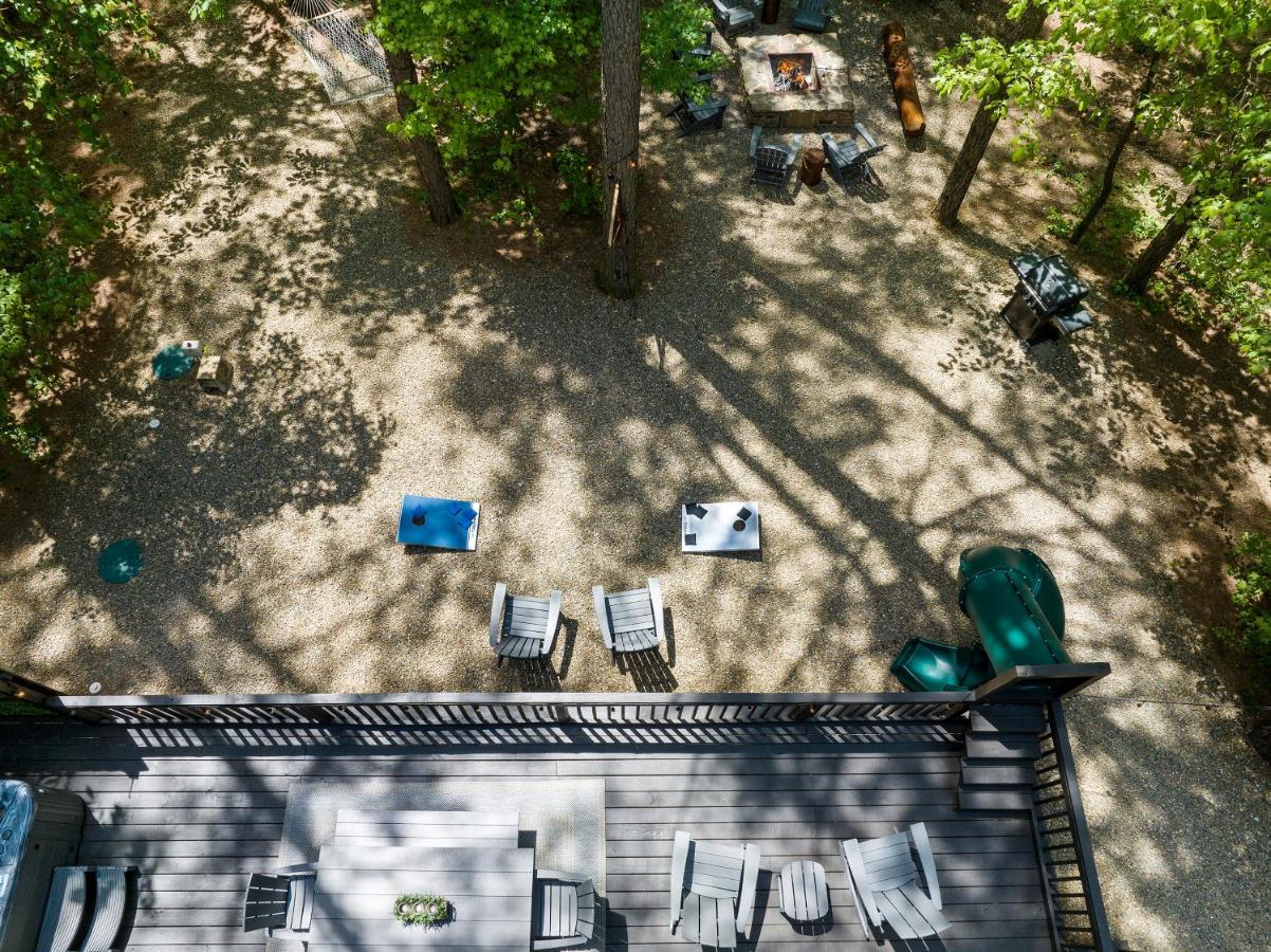 Hickory Bear - Cabin Surrounded By Pines, Sleeps 10, Hot Tub, Fire Pit, Arcade, Foosball Table & Deck Slide Broken Bow Ngoại thất bức ảnh