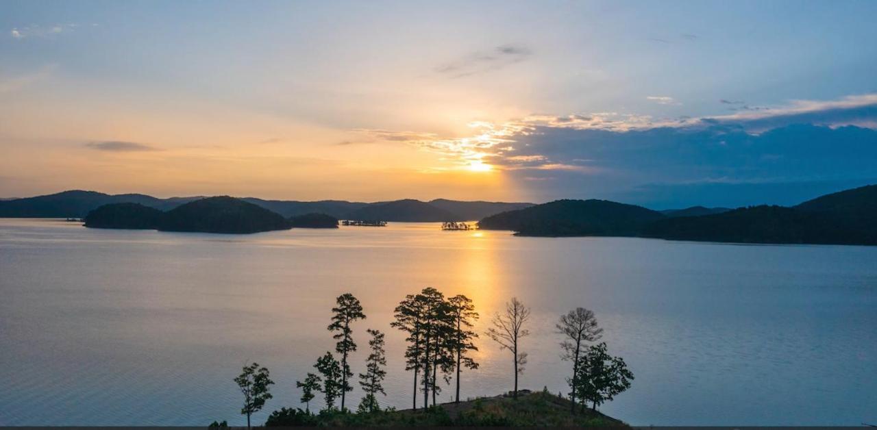 Hickory Bear - Cabin Surrounded By Pines, Sleeps 10, Hot Tub, Fire Pit, Arcade, Foosball Table & Deck Slide Broken Bow Ngoại thất bức ảnh