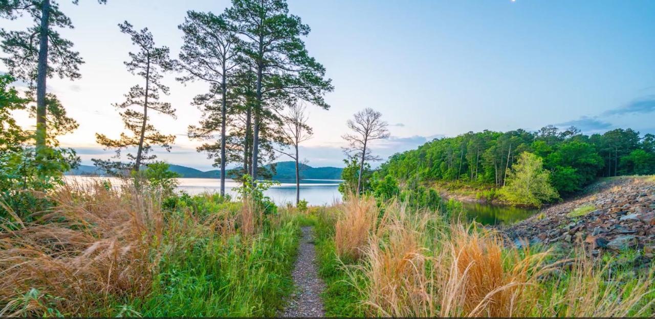 Hickory Bear - Cabin Surrounded By Pines, Sleeps 10, Hot Tub, Fire Pit, Arcade, Foosball Table & Deck Slide Broken Bow Ngoại thất bức ảnh